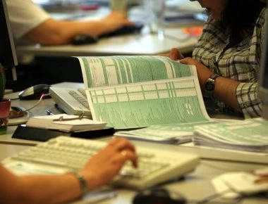 Φορολογικές δηλώσεις: Οι παγίδες των τεκμηρίων – Τι πρέπει να προσέξετε